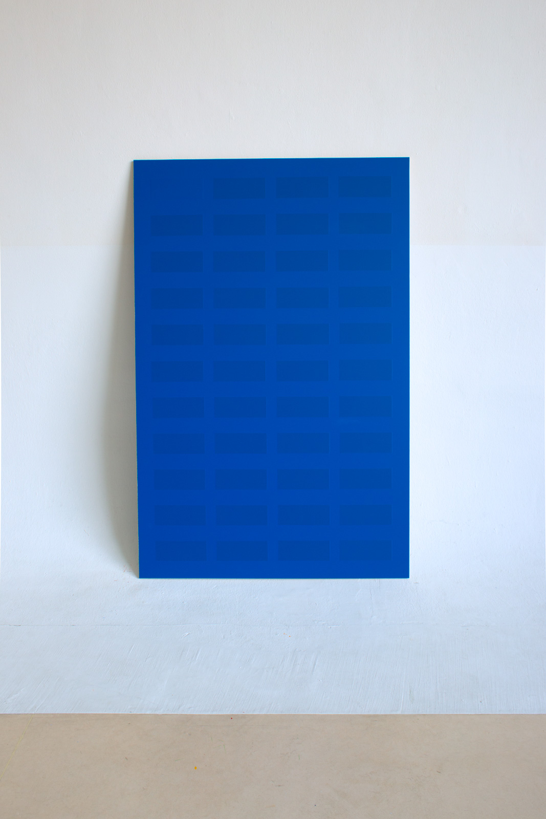 Lila, donkergroen en tweeënveertig keer oranje onder blauw, 2019